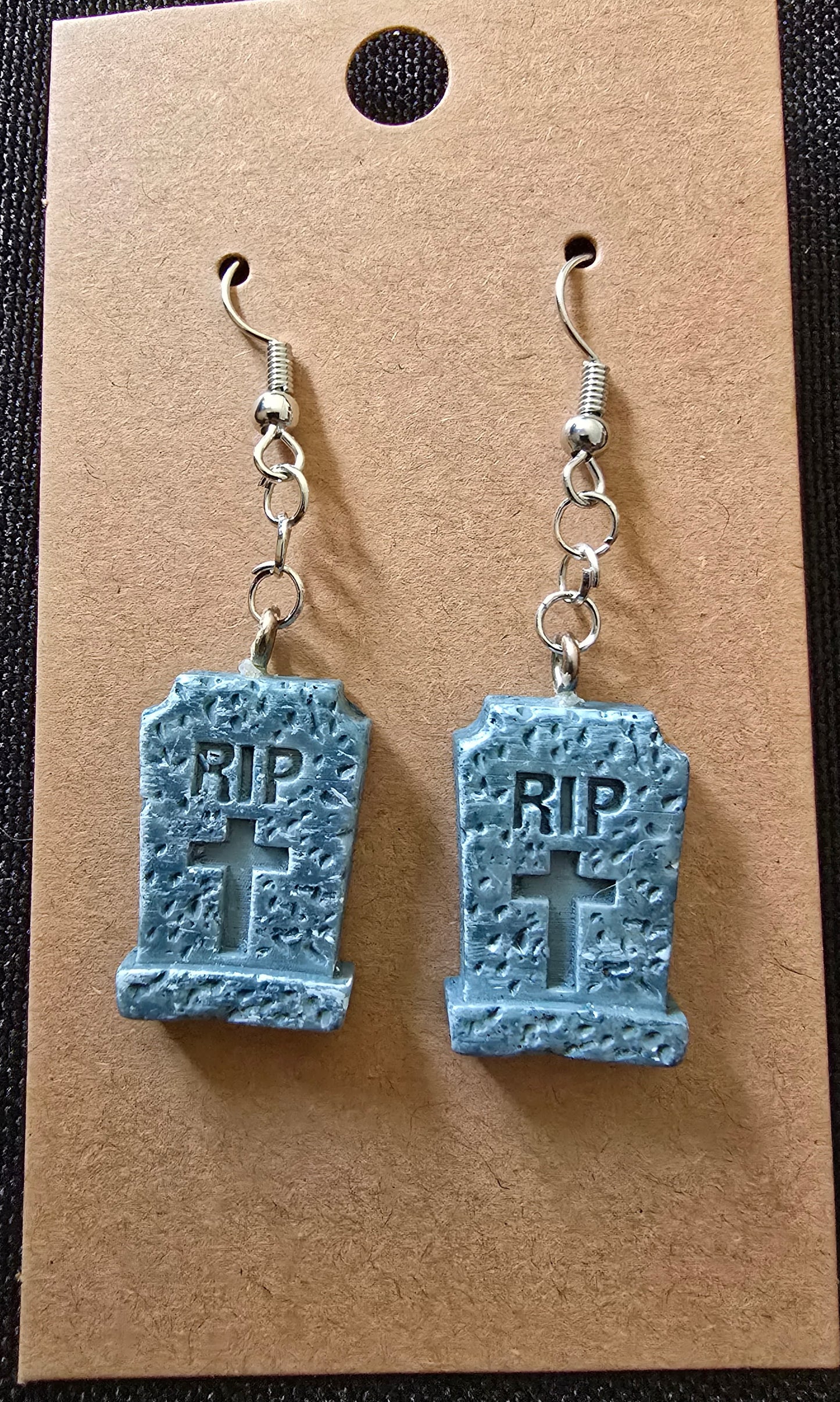 Grave earrings